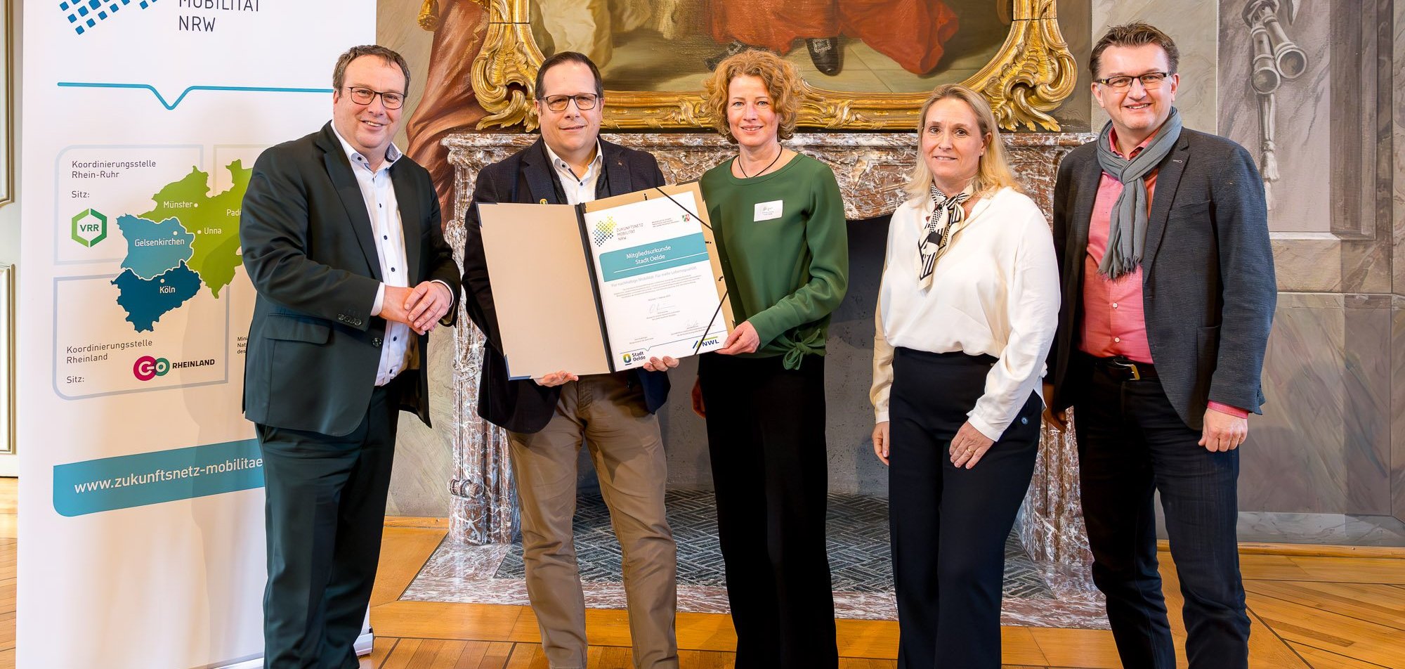 Überreichung der Urkunden an die neuen Mitgliedskommunen im
Zukunftsnetz Mobilität NRW
&
Erneuerung der Kooperationsvereinbarungen zum Betrieblichen
Mobilitätsmanagement am Freitag, 07. Februar 2025 im Erbdrostenhof, Münster ©Smilla Dankert