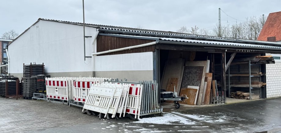 Anbauten und Unterstand am Baubetriebshof