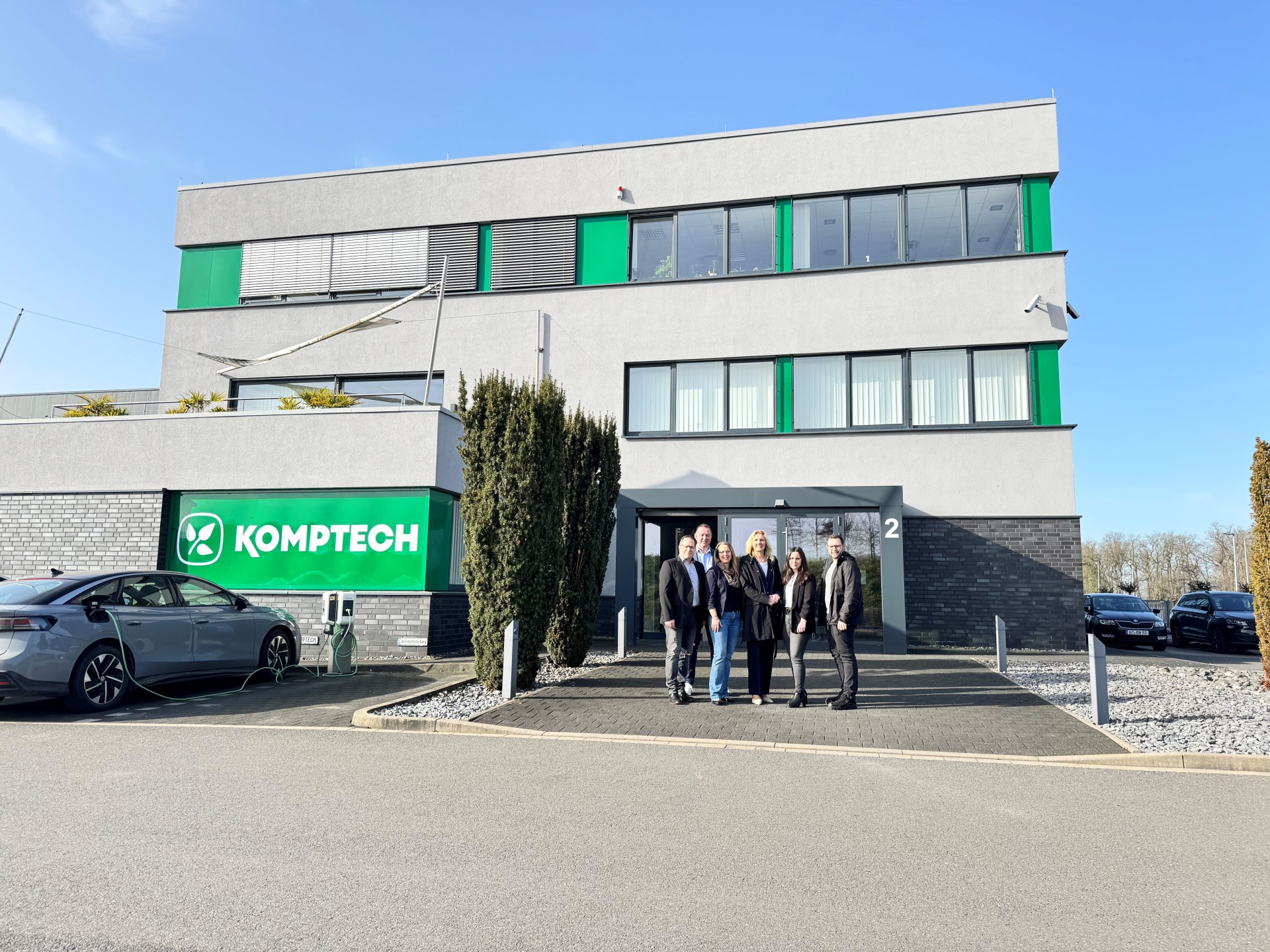 Menschgruppe von dem Standort des Unternehmens Komptech