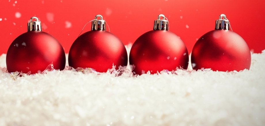 Rote Weihnachtskugeln