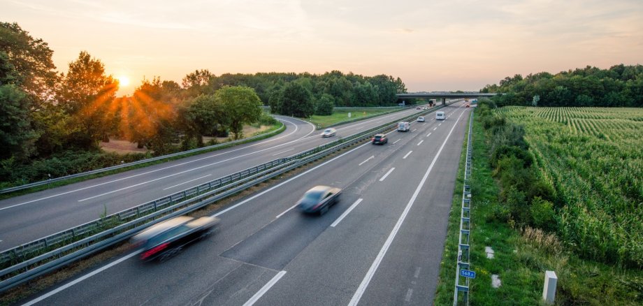 Autobahn im Sonnenuntergang Autobahn im Sonnenuntergang