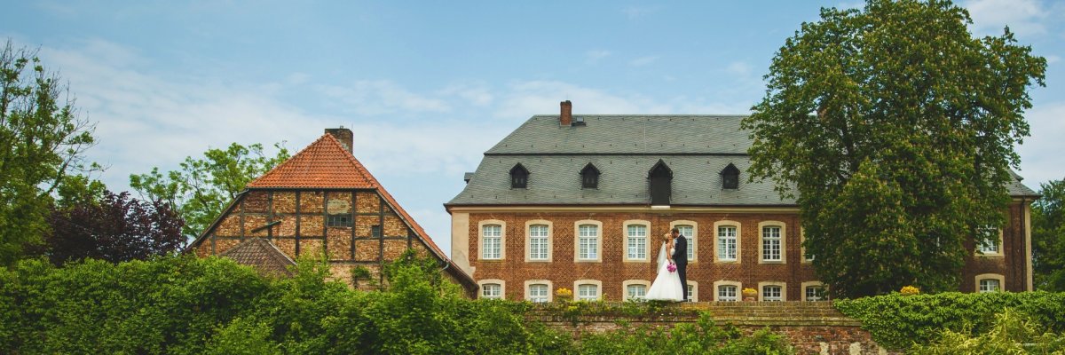 Haus Geist - Südseite mit Brautpaar
