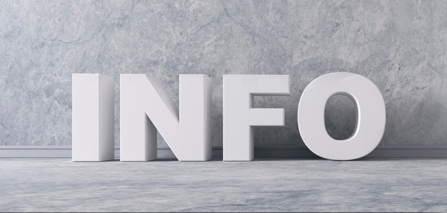 Info - Text vor Wand mit Steintextur