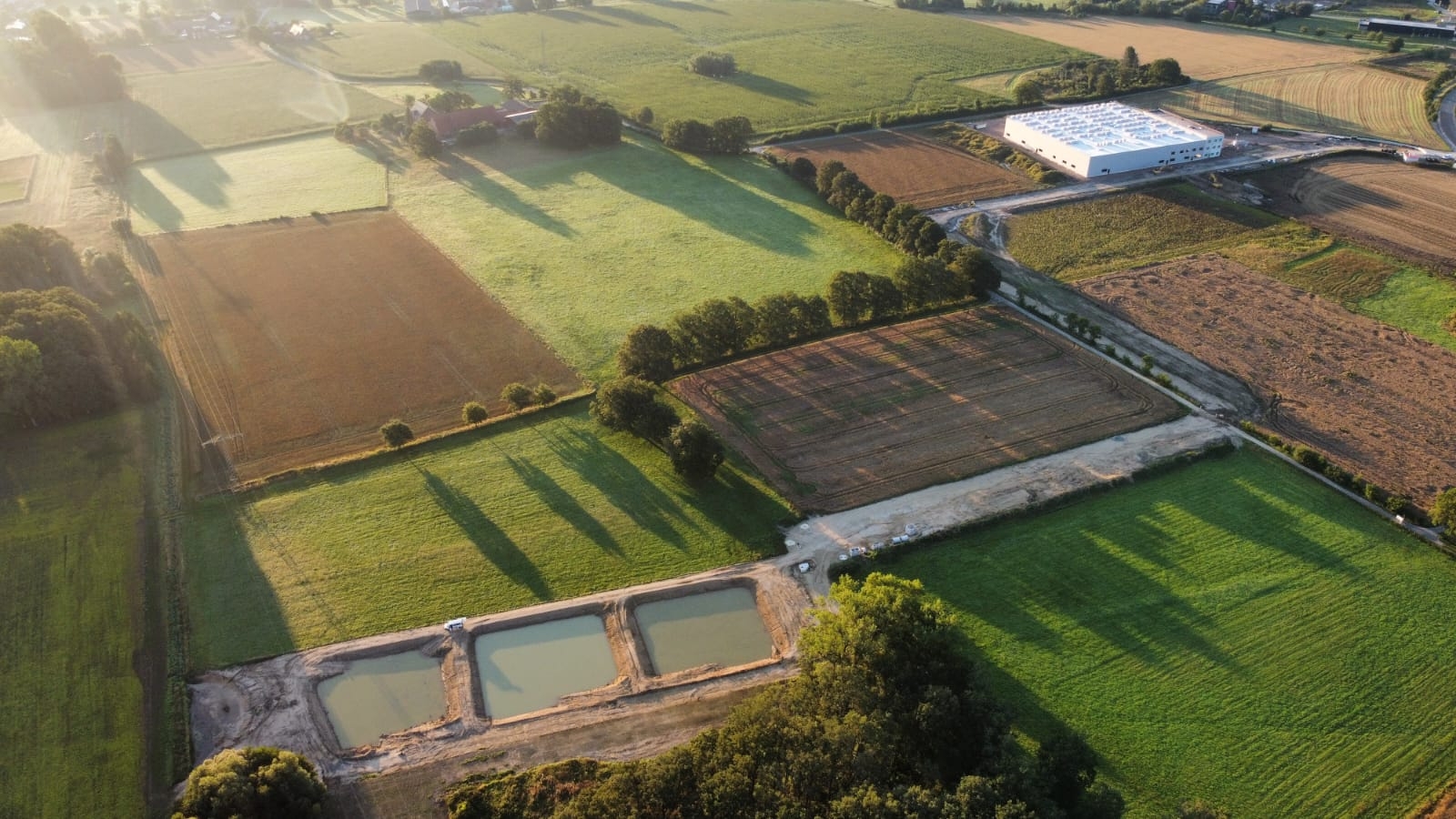 Drohnenbild von den Flächen der Erweiterung des Gewerbegebiets A2