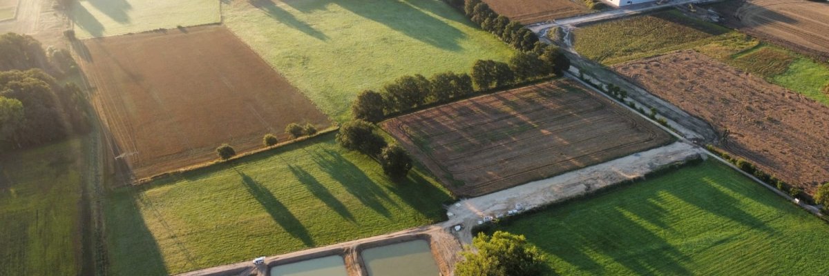 Drohnenbild von den Flächen der Erweiterung des Gewerbegebiets A2