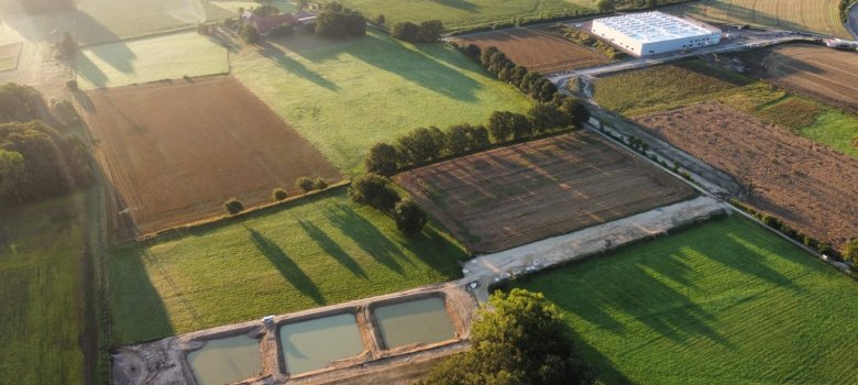 Drohnenbild von den Flächen der Erweiterung des Gewerbegebiets A2