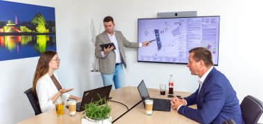 Das Team der Wirtschaftsförderung im Besprechungsraum