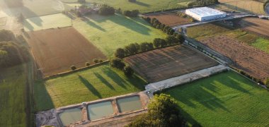 Drohnenansicht der freien Gewerbeflächen