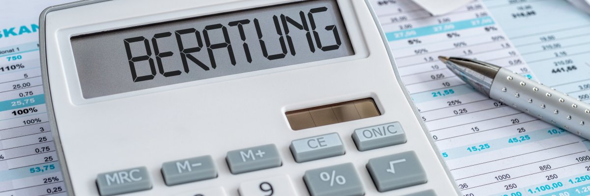 Taschenrechner mit Dokumenten - Beratung