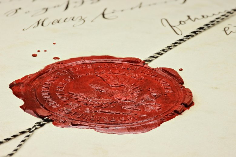 notarielles Wachssiegel auf altem Dokument