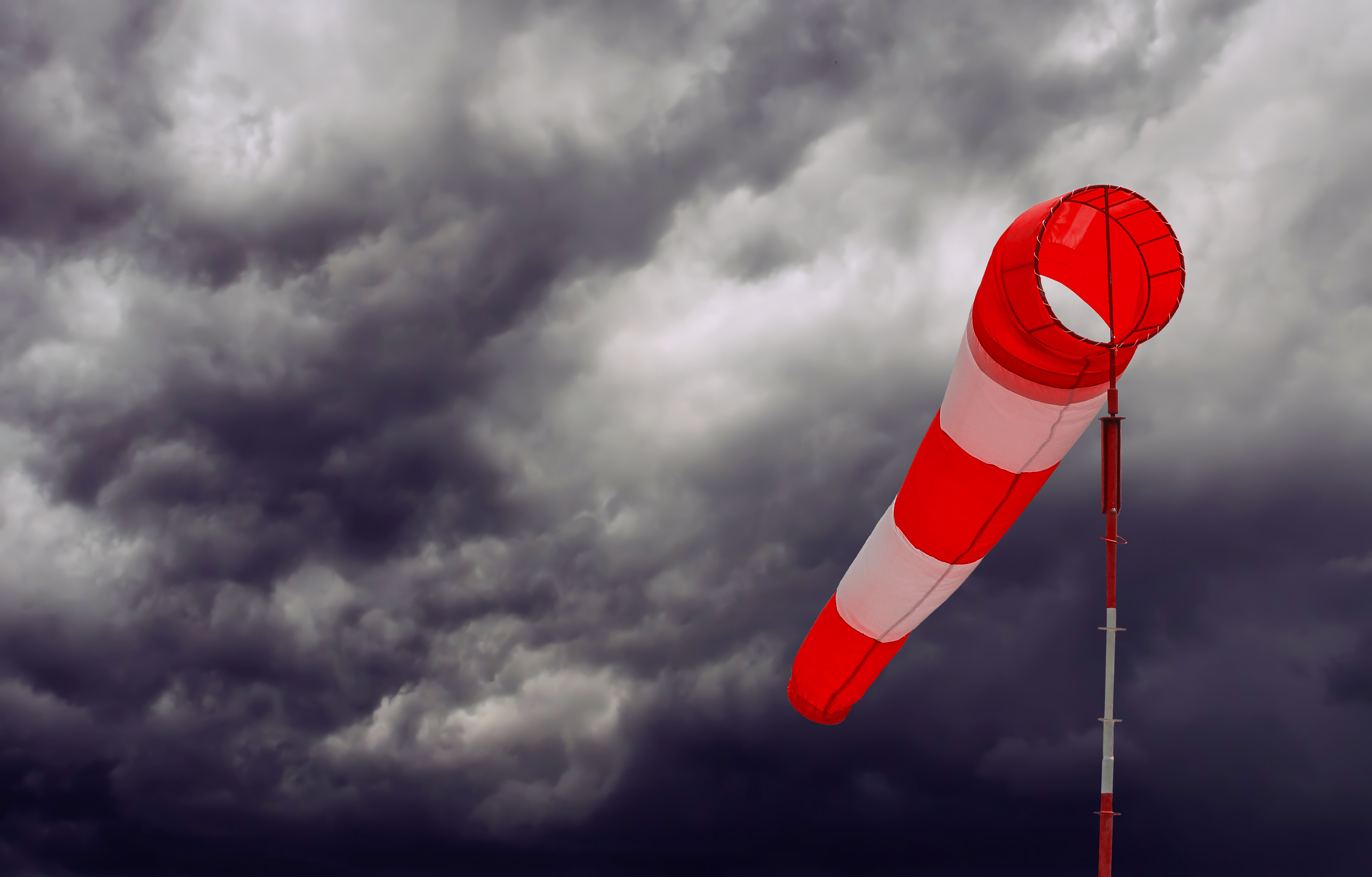 Sturmsack, aufkommendes Gewitter mit Sturm - Konzept